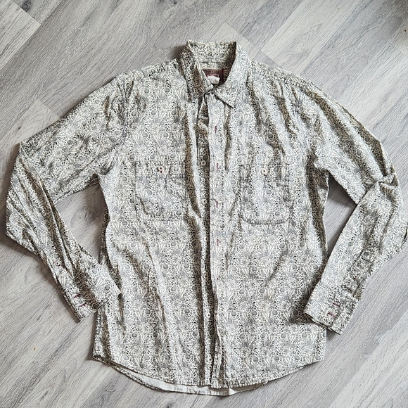 💥 Vintage Red Paisley Shirt size medium - Picture 2 of 3